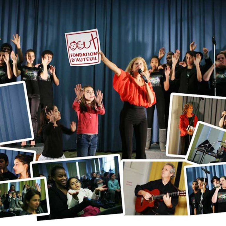 Dominique Dimey chante avec les orphelins de la Fondation d'Auteuil