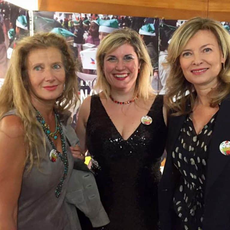 Trois marraines du Secours populaire : Veronica-ANTONELLI-et-Valérie-TRIERVEILLER-pour la soirée de lancement des pères noël verts