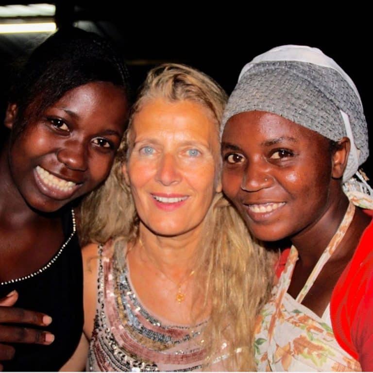 Rencontre avec deux adorables jeunes filles à Mayotte