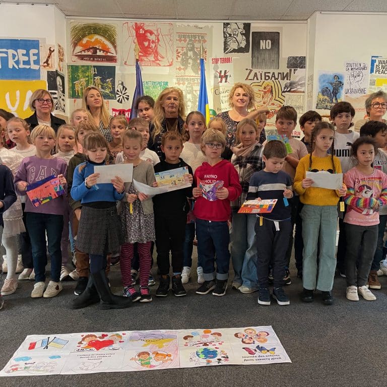 Dominique Dimey Fête la journée des droits de l'enfant à Paris, au centre culturel d'Ukraine