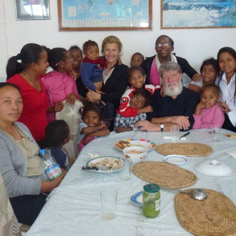 Dominique Dimey chez le père Pedro à Madagascar